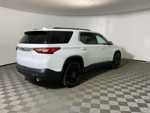 Summit White 2020 Chevrolet Traverse LT Cloth