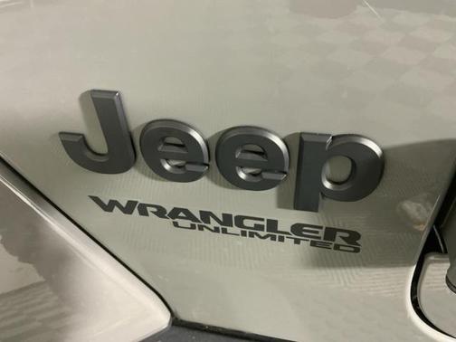 2022 Jeep Wrangler Unlimited Sahara Altitude