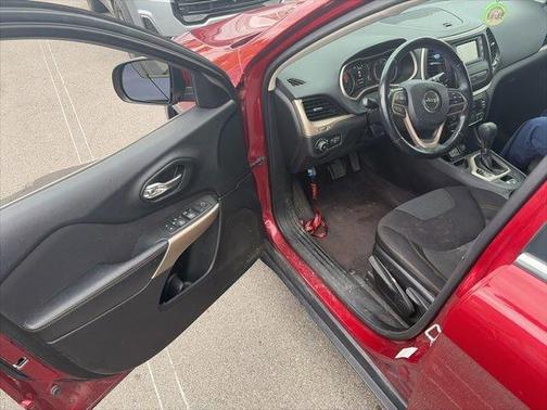 Deep Cherry Red Crystal Pearlcoat 2017 Jeep Cherokee Latitude
