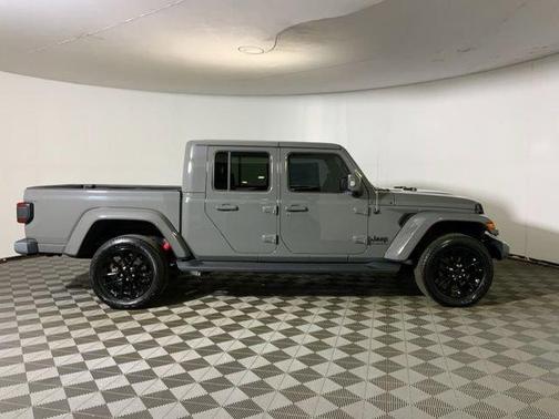Sting Gray Clearcoat 2023 Jeep Gladiator Overland