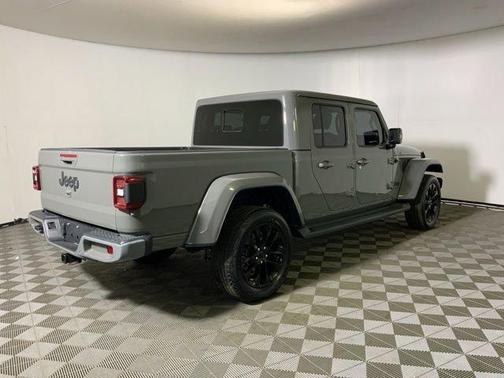 Sting Gray Clearcoat 2023 Jeep Gladiator Overland