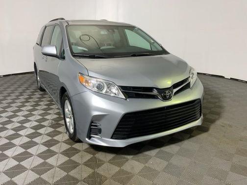2019 Toyota Sienna LE