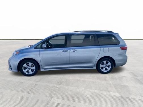 2019 Toyota Sienna LE