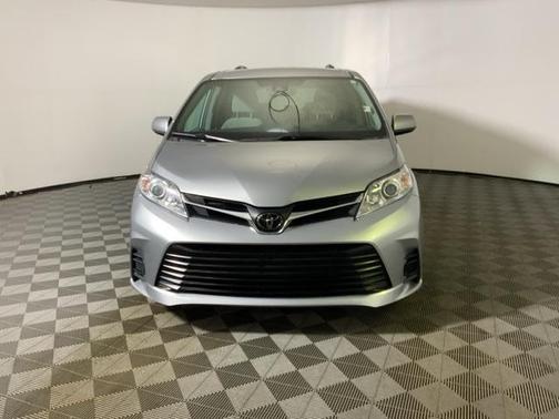 2019 Toyota Sienna LE