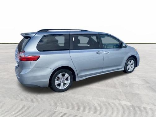 2019 Toyota Sienna LE