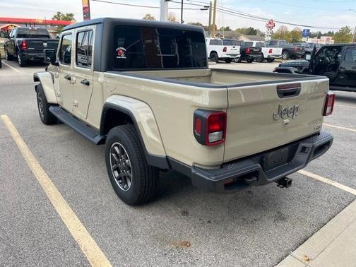 2022 Jeep Gladiator Overland
