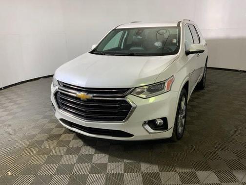 Iridescent Pearl Tricoat 2018 Chevrolet Traverse Premier