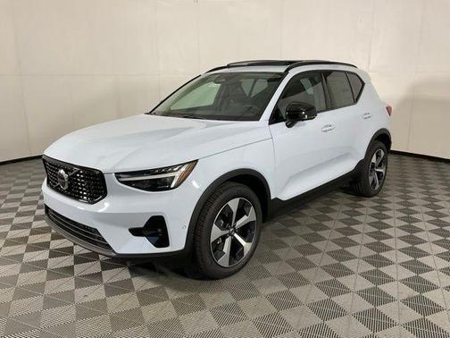 Cloud 9 White 2026 Volvo XC40 B5 Plus