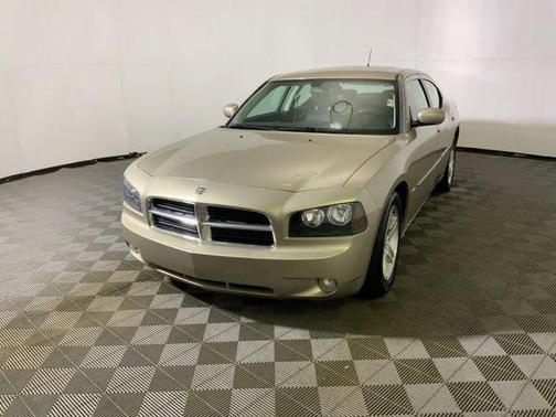 Beige 2008 Dodge Charger R/T
