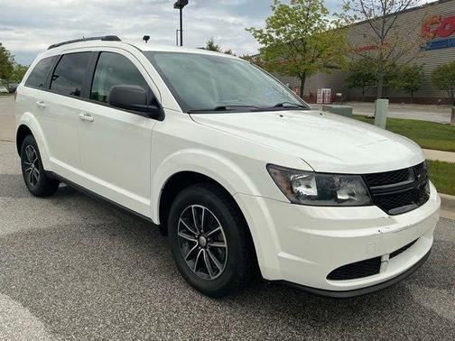White 2017 Dodge Journey SE