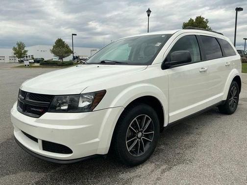 White 2017 Dodge Journey SE