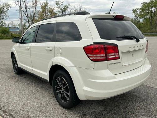 White 2017 Dodge Journey SE