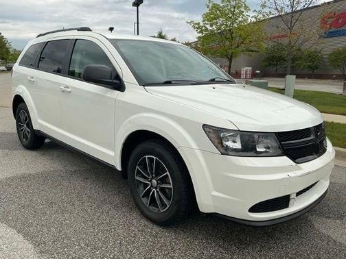 White 2017 Dodge Journey SE