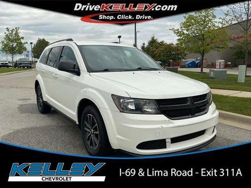 White 2017 Dodge Journey SE