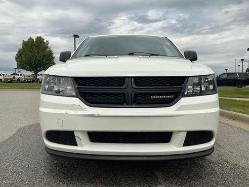 White 2017 Dodge Journey SE