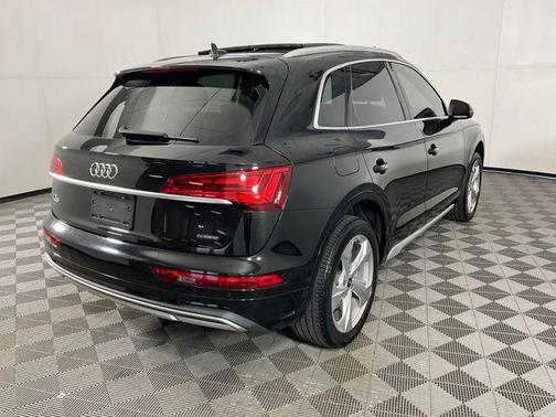 Mythos Black Metallic 2021 Audi Q5 45 Premium