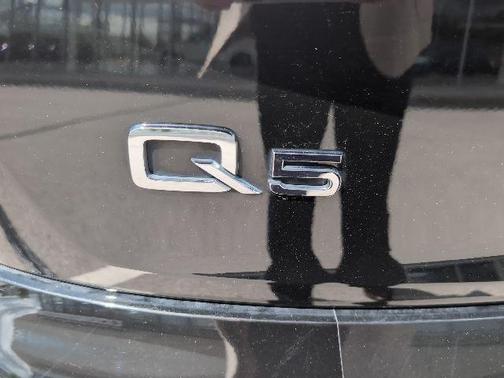 Mythos Black Metallic 2021 Audi Q5 45 Premium