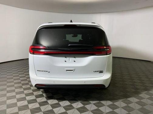 Bright White Clearcoat 2020 Chrysler Pacifica Limited