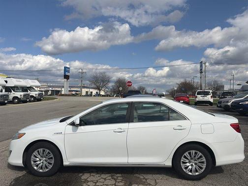 Super White 2013 Toyota Camry Hybrid LE