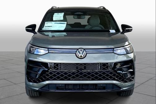 Avocado Green w/Deep Black Roof 2026 Volkswagen Tiguan 2.0T SE R-Line Black