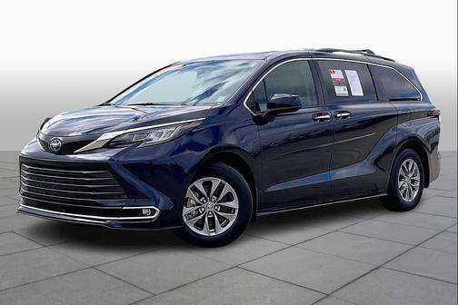 2022 Toyota Sienna XLE