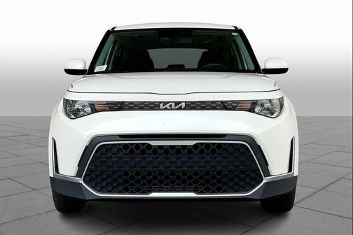 Snow White Pearl 2023 Kia Soul LX