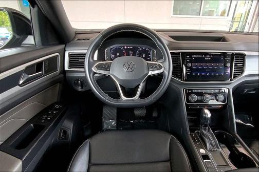 Deep Black Pearl 2021 Volkswagen Atlas Cross Sport 3.6L V6 SEL