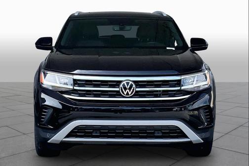 Deep Black Pearl 2022 Volkswagen Atlas Cross Sport 3.6L V6 SE w/Technology