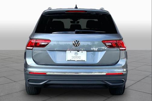 Platinum Gray Metallic 2023 Volkswagen Tiguan 2.0T SE
