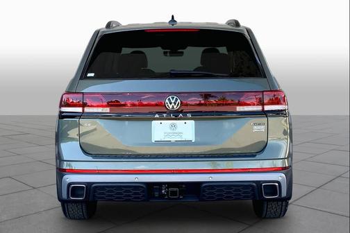 avocado green pearl 2026 Volkswagen Atlas Peak Edition