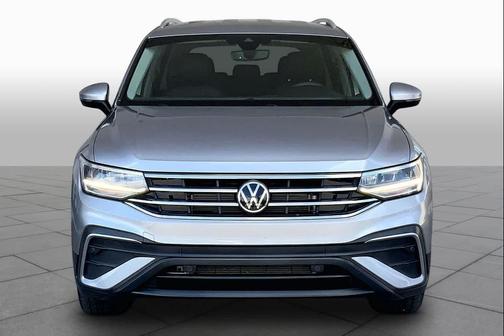 Pyrite Silver Metallic 2023 Volkswagen Tiguan 2.0T SE