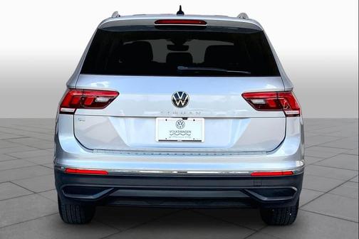 Pyrite Silver Metallic 2023 Volkswagen Tiguan 2.0T SE