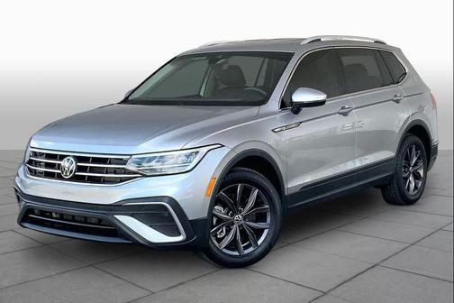 Pyrite Silver Metallic 2023 Volkswagen Tiguan 2.0T SE