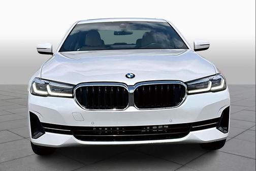 Mineral White Metallic 2022 BMW 540 i