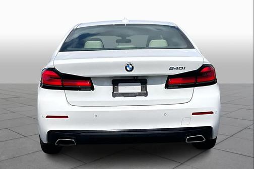 Mineral White Metallic 2022 BMW 540 i