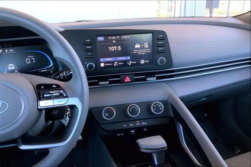 2025 Hyundai ELANTRA SE