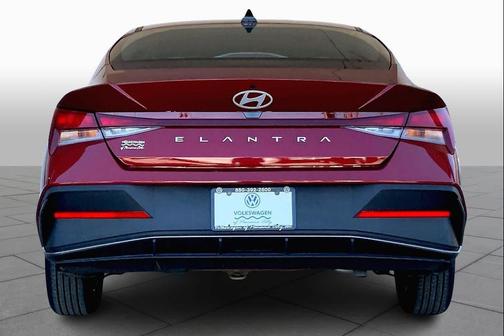 2025 Hyundai ELANTRA SE