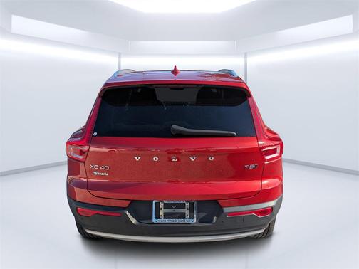 2020 Volvo XC40 T5 Momentum