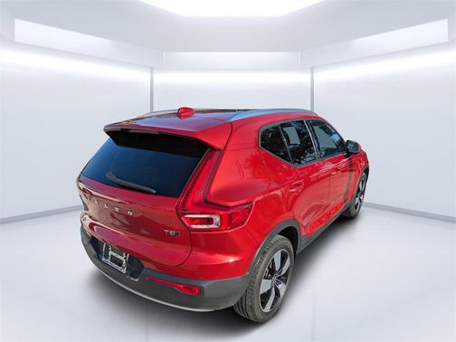 2020 Volvo XC40 T5 Momentum