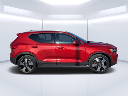 2020 Volvo XC40 T5 Momentum