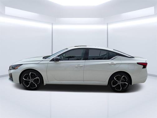 2023 Nissan Altima SR FWD