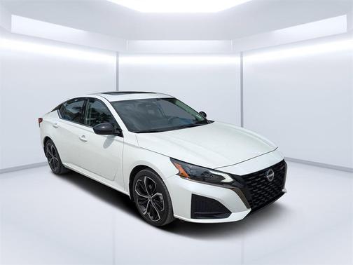 2023 Nissan Altima SR FWD