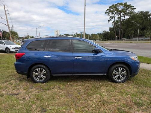 2019 Nissan Pathfinder SV