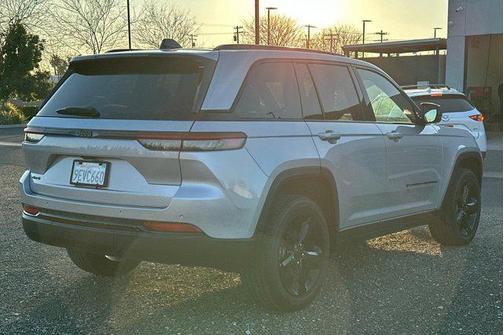 2023 Jeep Grand Cherokee Altitude
