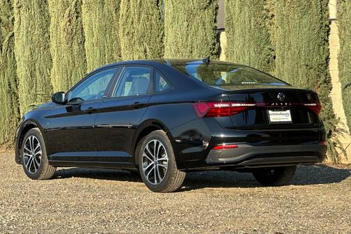 Deep Black Pearl 2026 Volkswagen Jetta 1.4T S