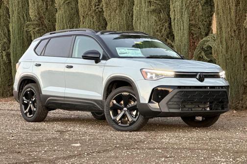Monument Gray w/Deep Black Roof 2026 Volkswagen Taos SE Black