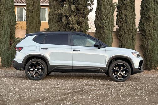 Monument Gray w/Deep Black Roof 2026 Volkswagen Taos SE Black