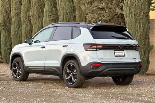 Monument Gray w/Deep Black Roof 2026 Volkswagen Taos SE Black