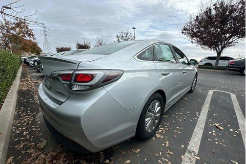 2016 Hyundai SONATA Hybrid SE
