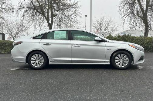 2016 Hyundai SONATA Hybrid SE